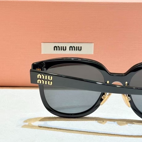 Miumiu sunglasses - Picture 7 of 8